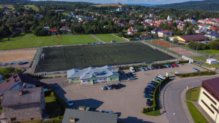 Pieniądze na sport w gminie Dukla. Ile otrzymały poszczególne kluby? stadion MOSiR Dukla