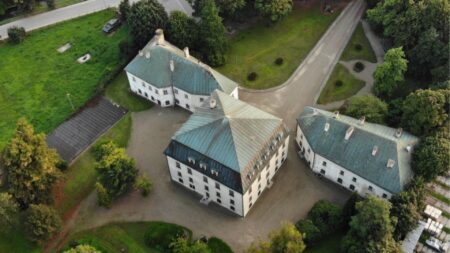 Pałac z góry w Dukli