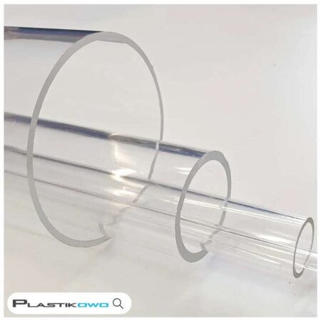 Reklama, która przyciąga wzrok – rury z plexi w kreatywnych instalacjach